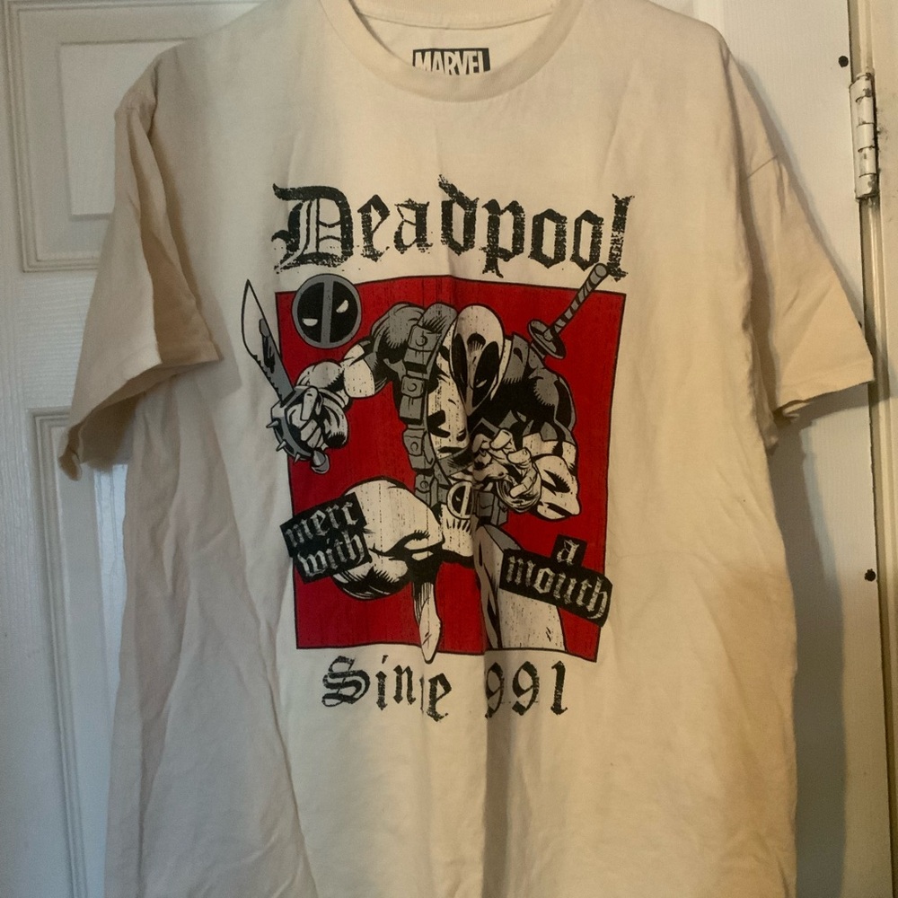 Marvel Deadpool Graphic Tee - Off-White and Red